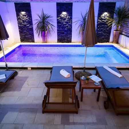 Charming In With Private Pool - 66 M² 公寓 扎达尔