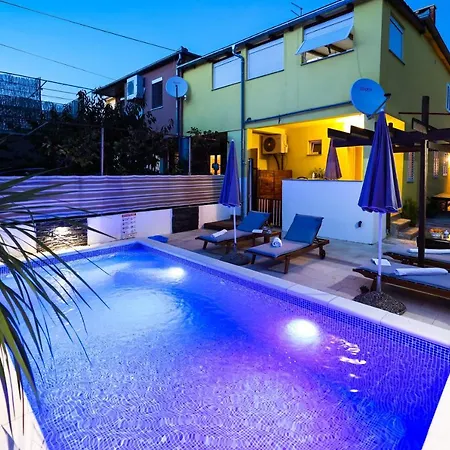 Apartment Charming In With Private Pool 66 M² Zadar