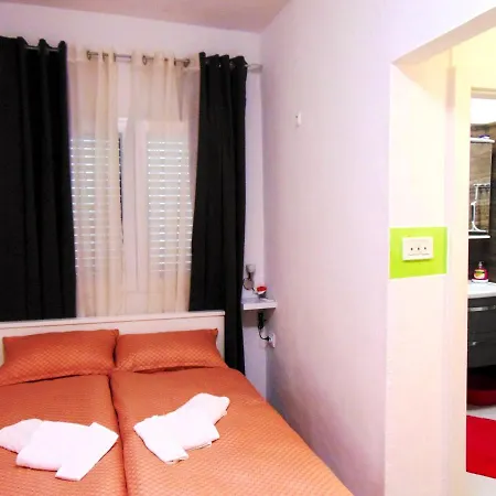 Charming In With Private Pool - 66 M² * Zadar