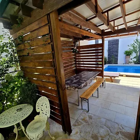 Charming In With Private Pool - 66 M² *