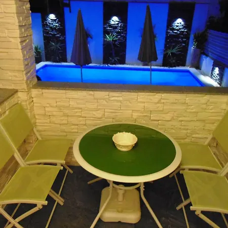 Charming In With Private Pool - 66 M² 公寓 扎达尔