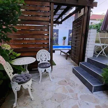 Charming In With Private Pool - 66 M² 扎达尔