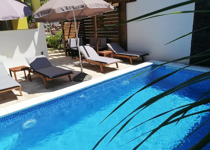 Charming In With Private Pool - 66 M² * 扎达尔