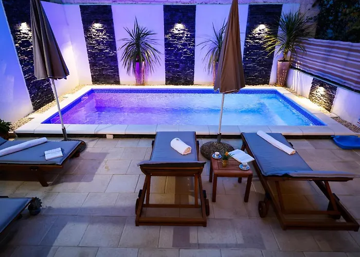 Charming In With Private Pool - 66 M² 公寓 扎达尔