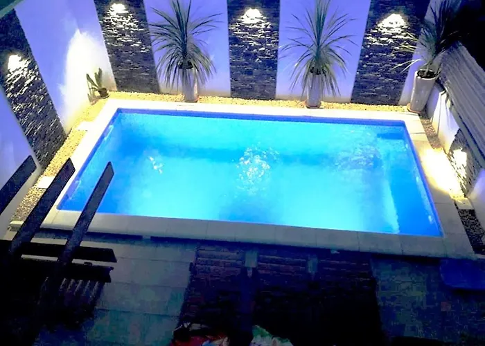 Charming In With Private Pool - 66 M² * 扎达尔