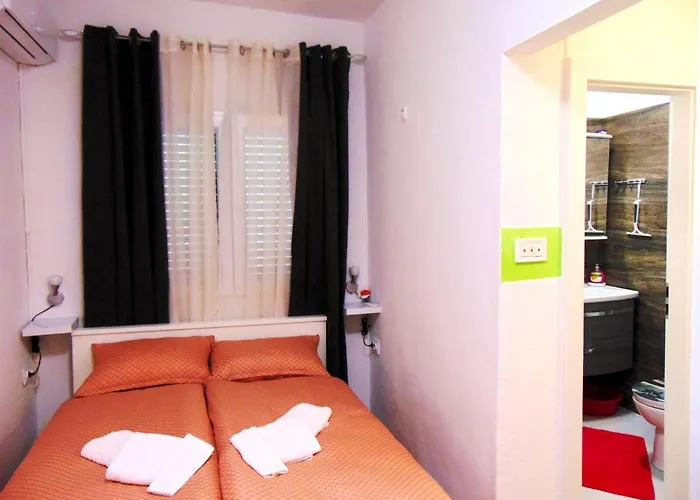 Charming In With Private Pool - 66 M² * 扎达尔