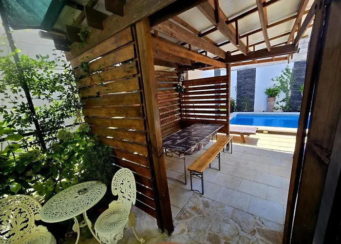 Charming In With Private Pool - 66 M² *
