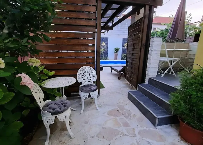 Charming In With Private Pool - 66 M² 扎达尔
